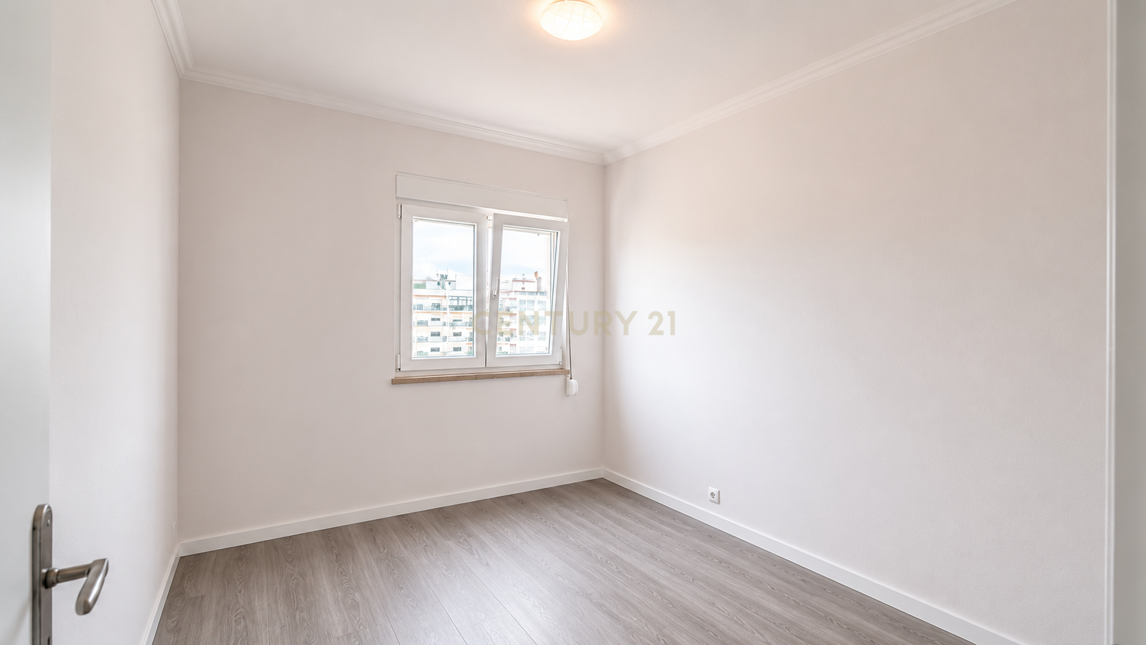 Fotografia 9 de Apartamento T2 Renovado e Equipado | São Sebastião, Setúbal