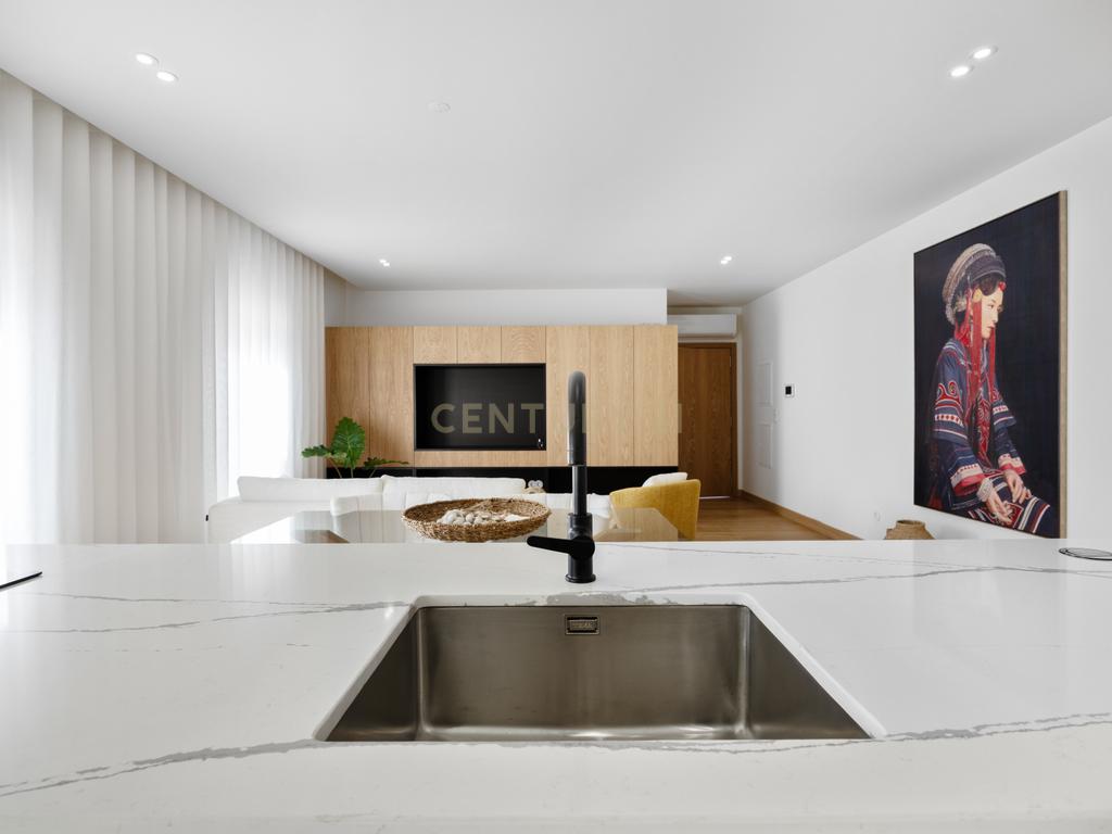 Luxuoso apartamento T3 no Centro de Setúbal e a 300m da praia - Image 1