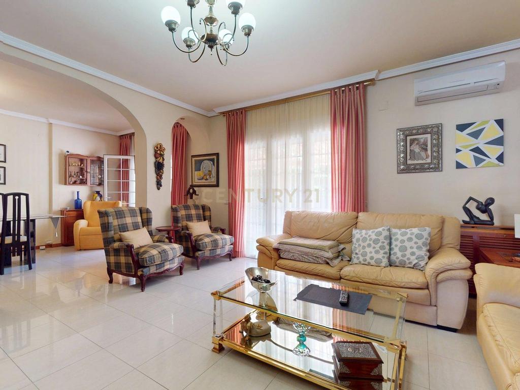 Apartamento Espaçoso com Vista para a Cidade e Montanha em Madrid - Image 12