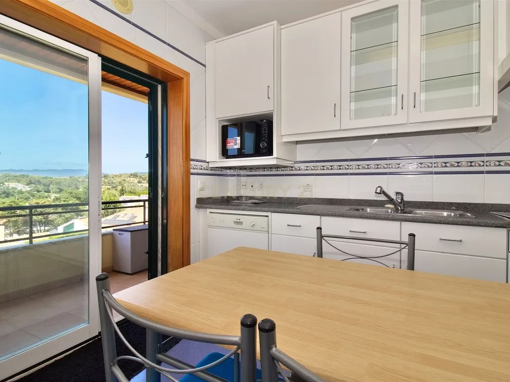 Apartamento T2 Mobilado, com Suíte, Varanda e Elevador em Caparide – São Domingos de Rana - Image 16