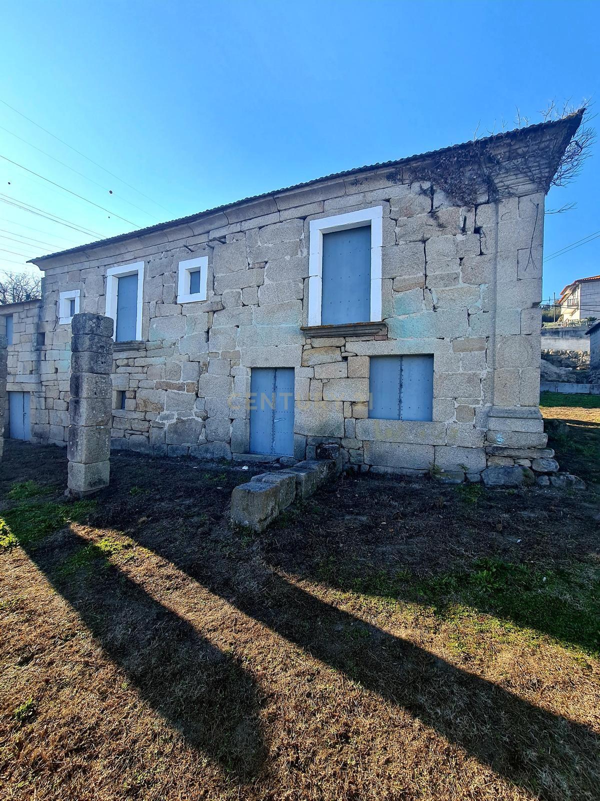 Fotografia 5 de Casa da Fonte, imovel com Apontamento historico para restauro