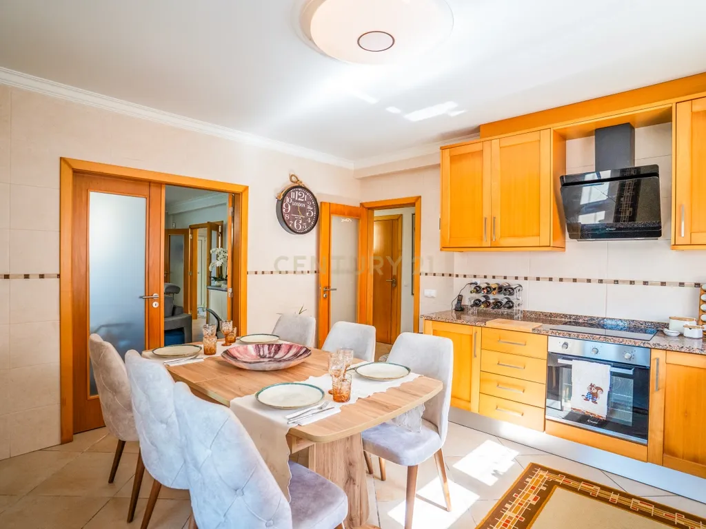Moradia T4 Independente com Anexo | Lote 635 m² - Image 9