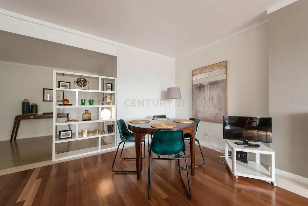Apartamento T3 Renovado para Arrendamento no Edifício Navegador – Cascais - Image 8