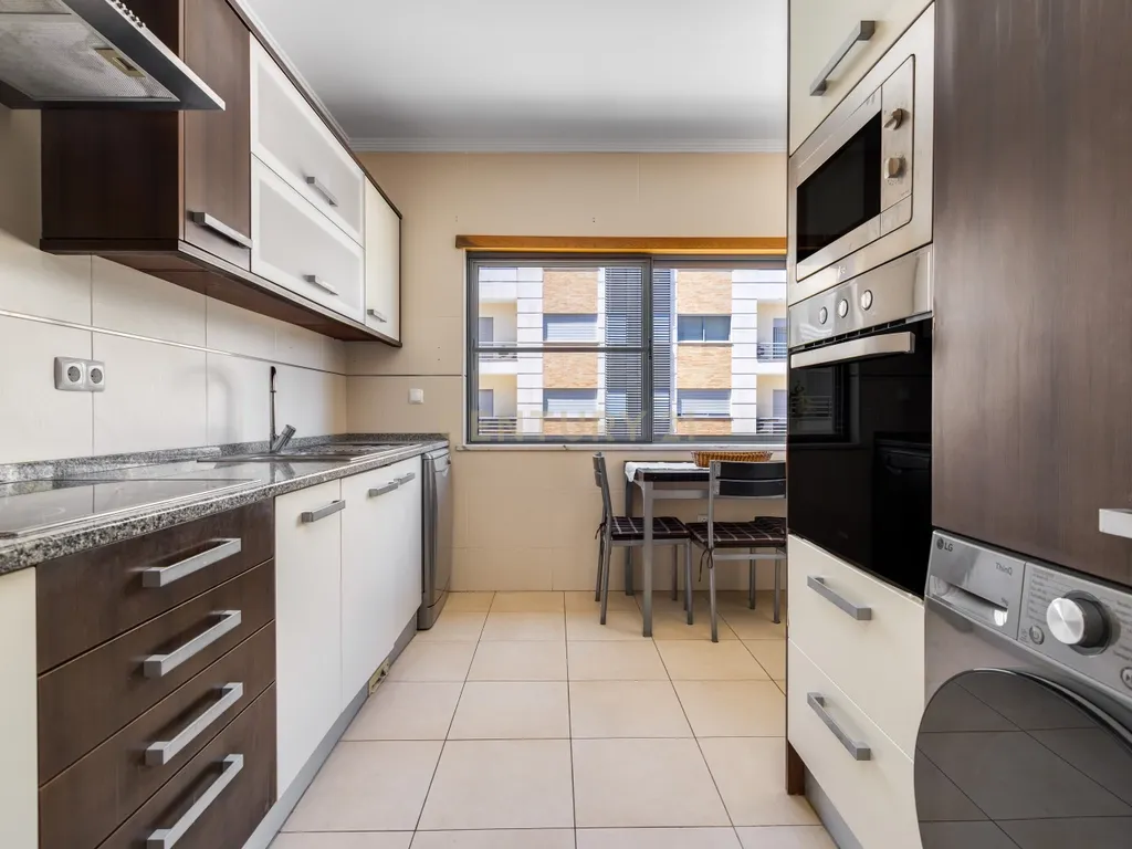 Apartamento T3 com Garagem na Quinta João de Ourém — Olhão - Image 9