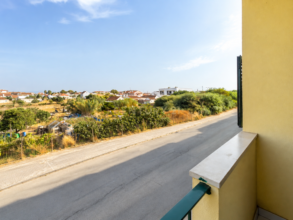 Moradia em Banda T3+1 com quintal e garagem em Zona Tranquila – Bacelos de Gaio, Seixal - Image 15