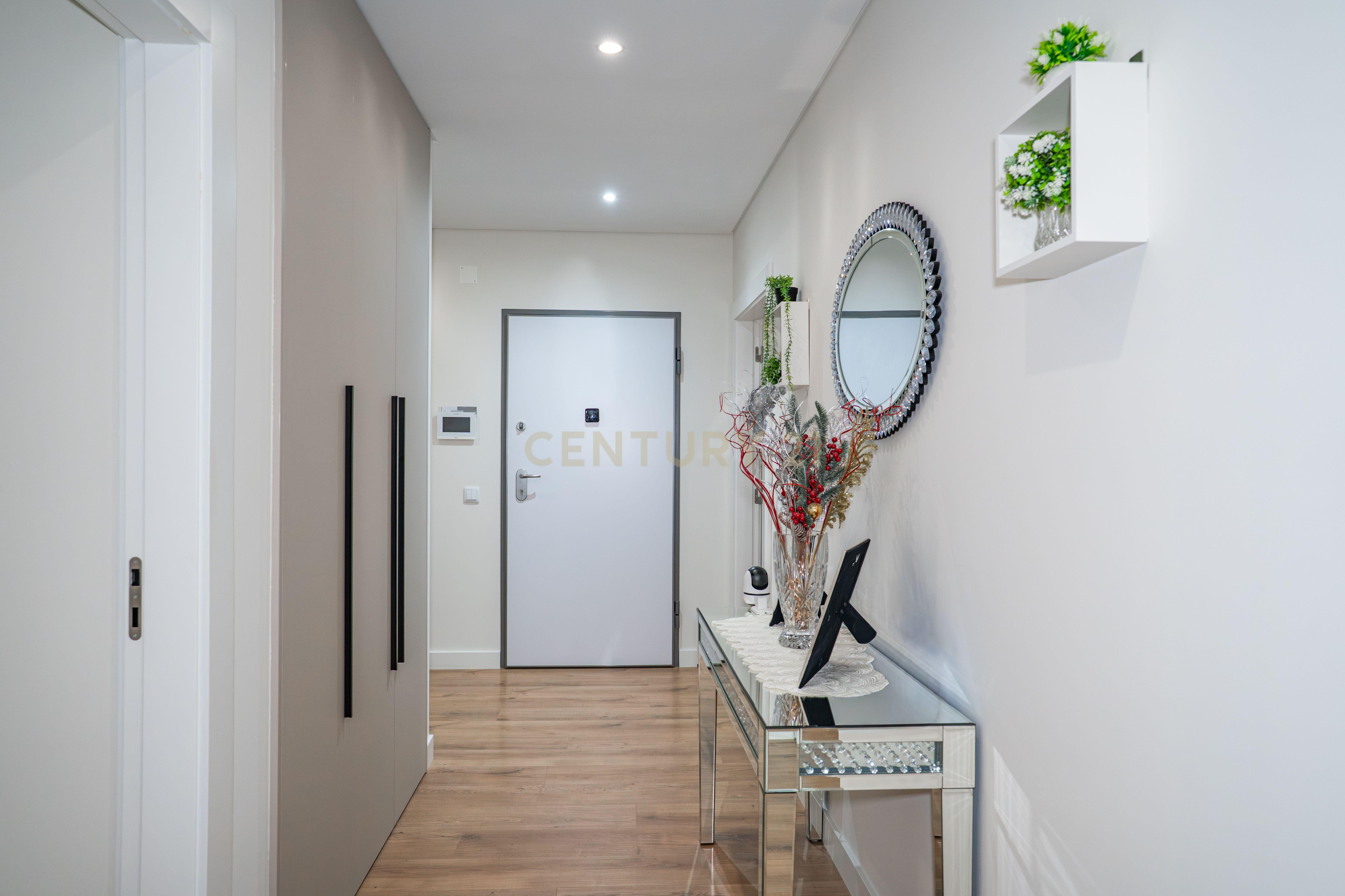 Fotografia 8 de Apartamento T3 Semi-Novo em Caldas da Rainha | 2 Varandas | 2 Parqueamentos