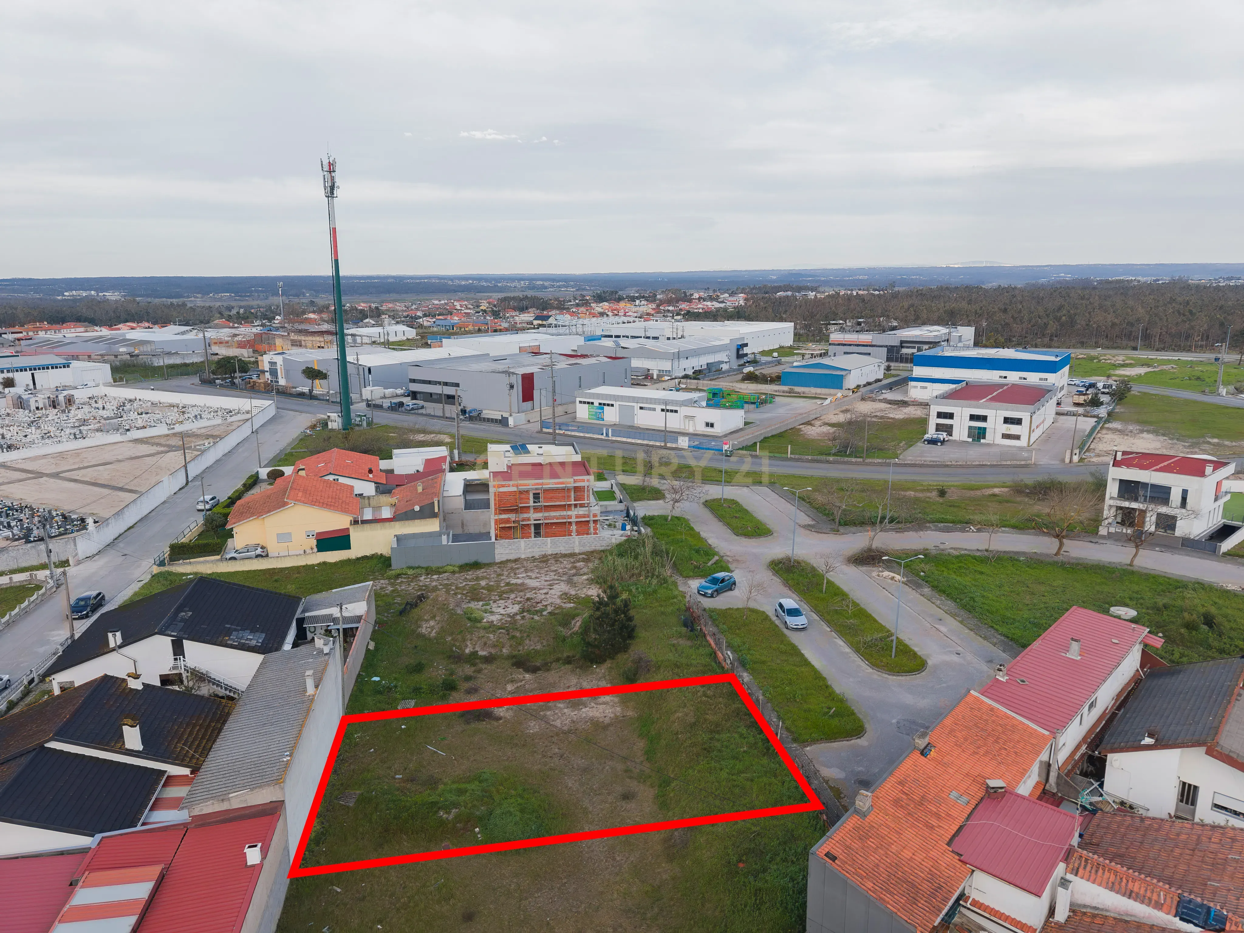 Terreno para Construção em Vieira de Leiria – Oportunidade a Dois Passos da Praia!