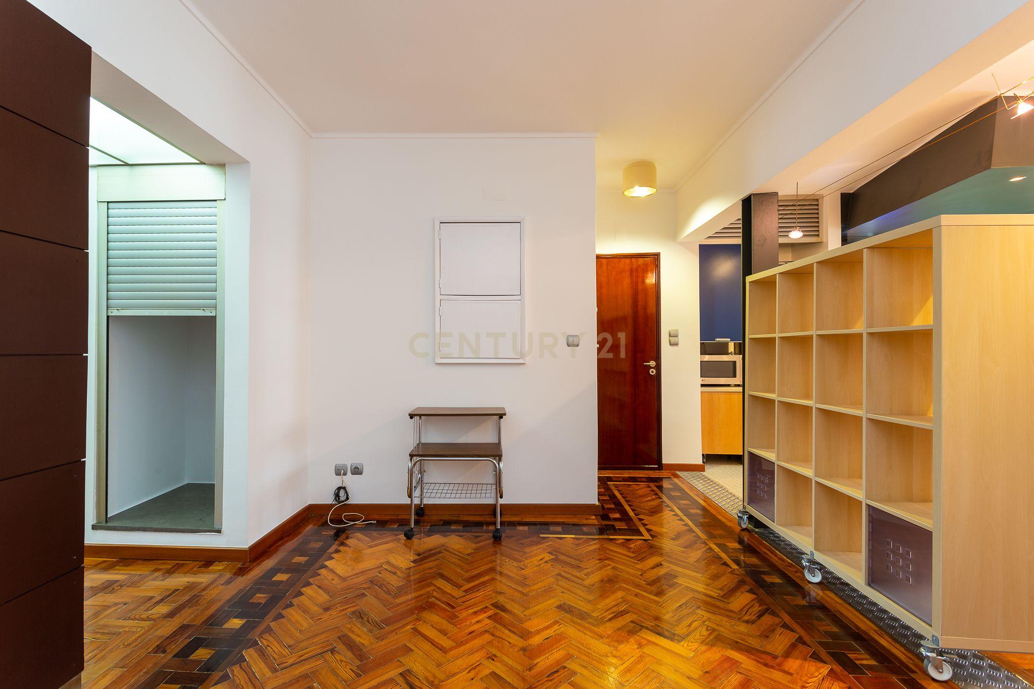 Fotografia 12 de Apartamento T2 em Sacavém, Loures - Oportunidade Única!