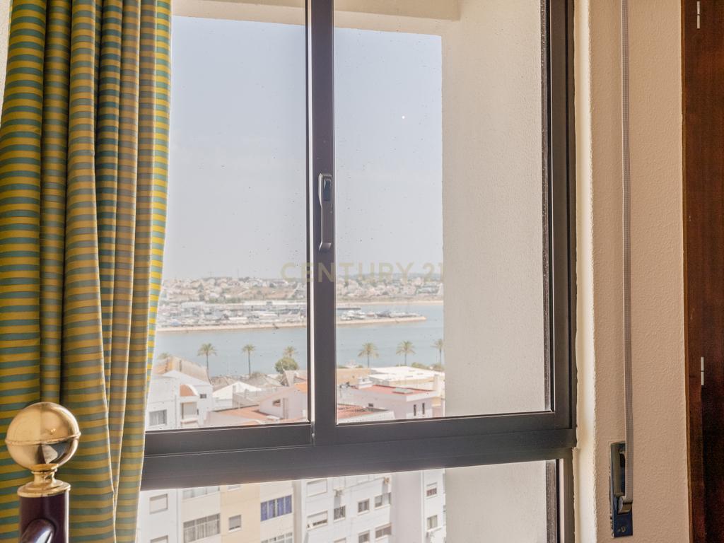 Apartamento T2 com vista rio, a 2 minutos da zona ribeirinha, em Portimão - Image 21