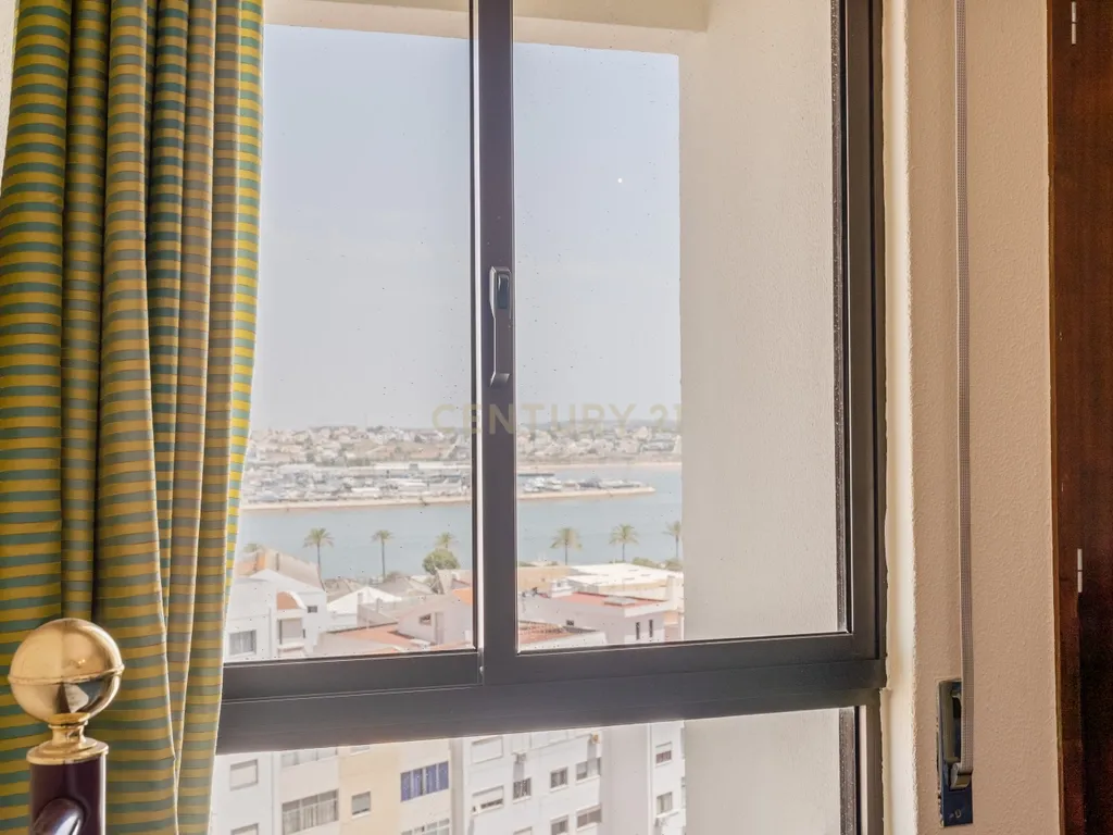 Apartamento T2 com vista rio, a 2 minutos da zona ribeirinha, em Portimão - Image 21