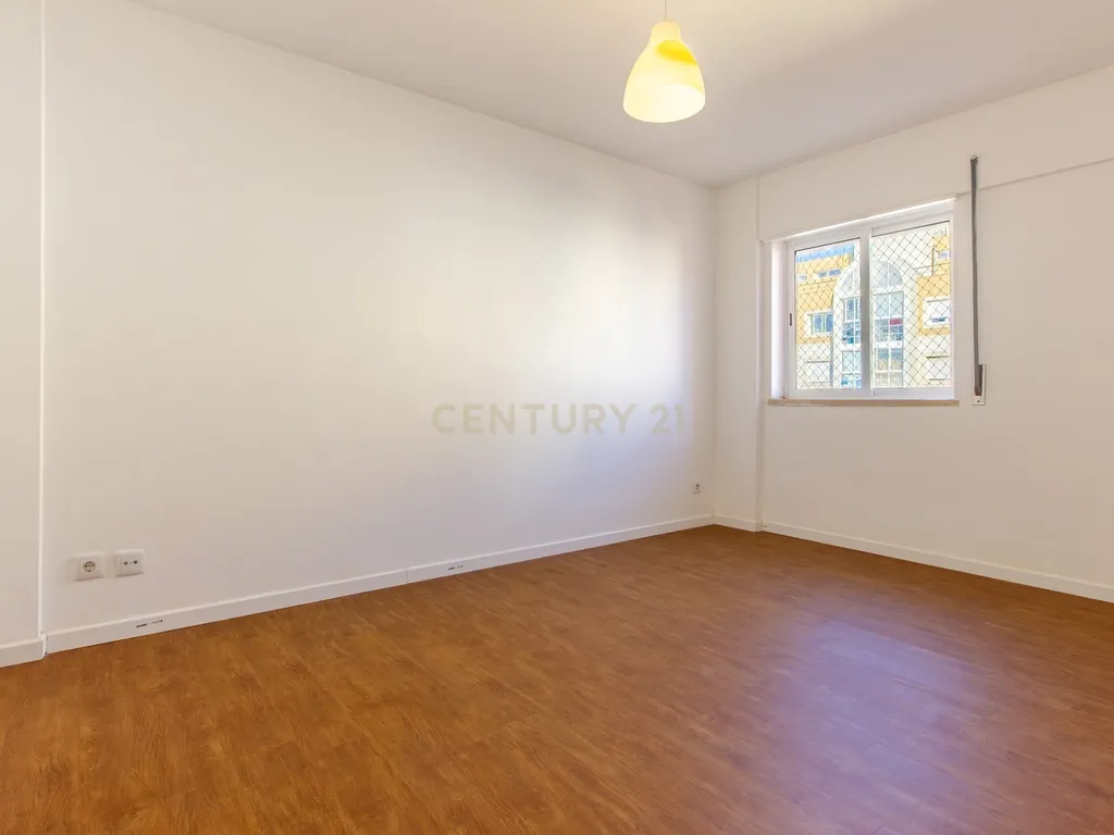 Apartamento T3, Lisboa, com um lugar de parqueamento e arrecadação. Oportunidade Única! - Image 11