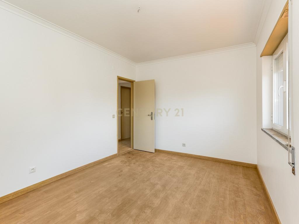 T2 RENOVADO NA SOBREDA - Image 17