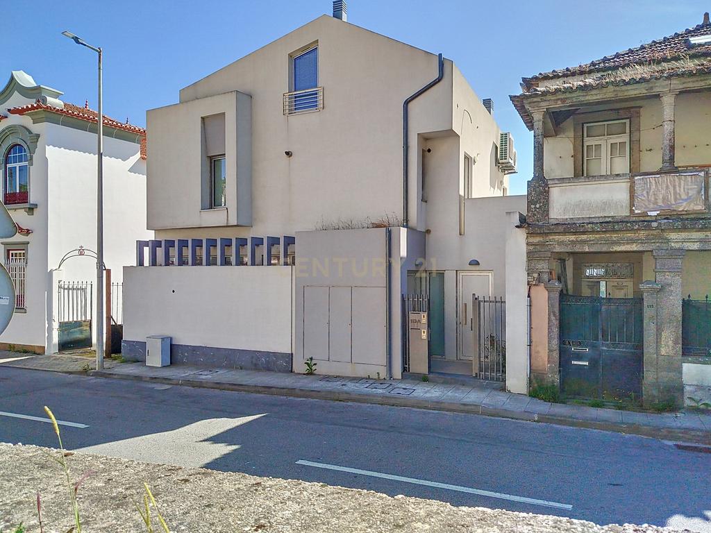 Apartamento com 2 quartos com vistas para o mar e excelente localização em  Viana do Castelo - Image 2