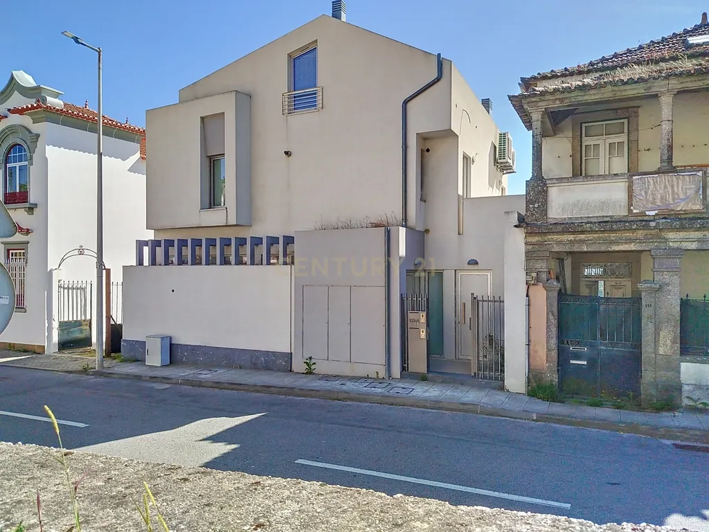 Apartamento com 2 quartos com vistas para o mar e excelente localização em Viana do Castelo - Image 2