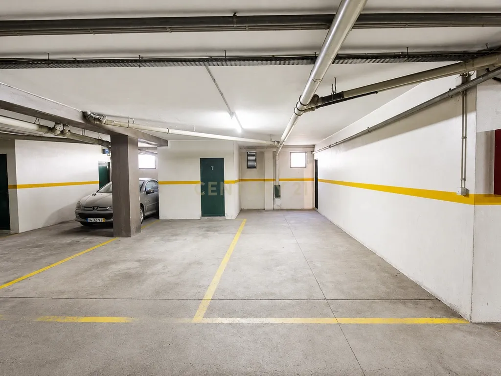 Apartamento T2+1 com Garagem, Varandas em Canidelo Vila Nova de Gaia - Image 23