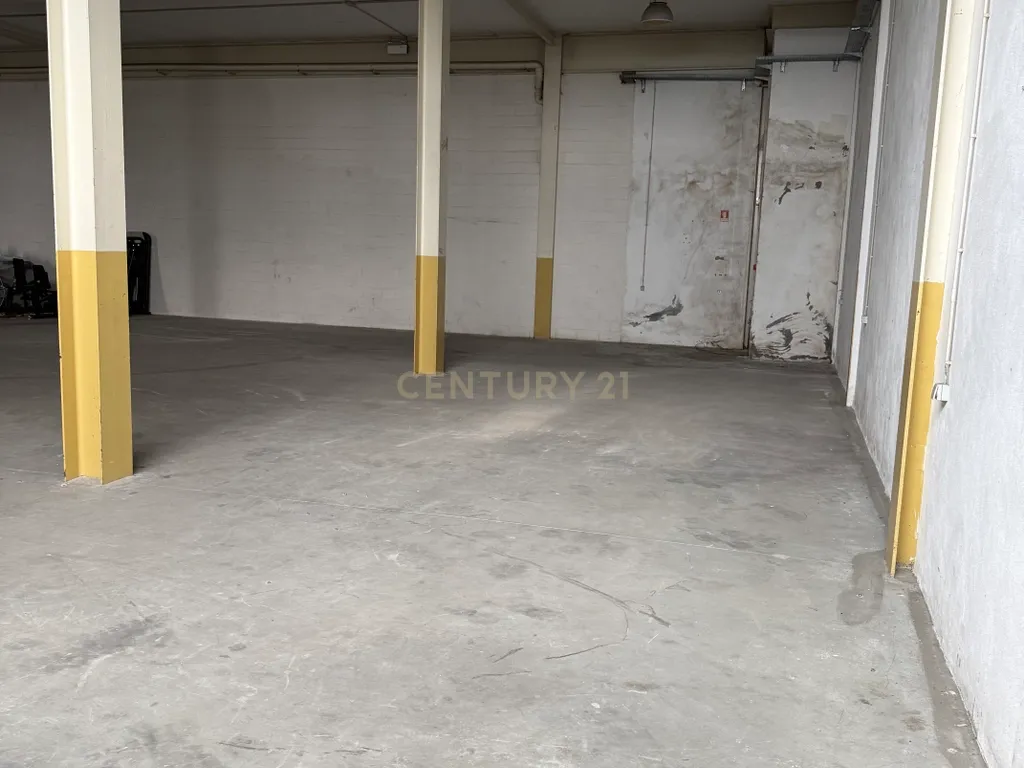 Armazém de 1.000 m² | 2 Pisos | Elevado Potencial de Rentabilidade - Image 11