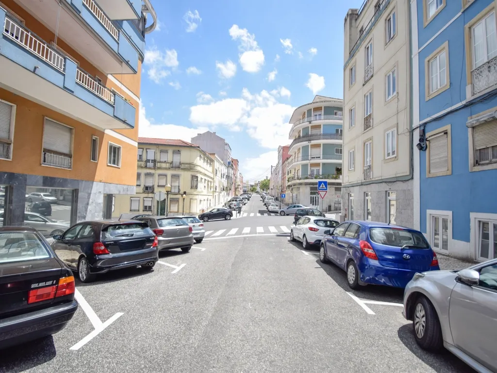 Apartamento T2 em zona central, inserido em prédio com 2 elevadores - Image 18