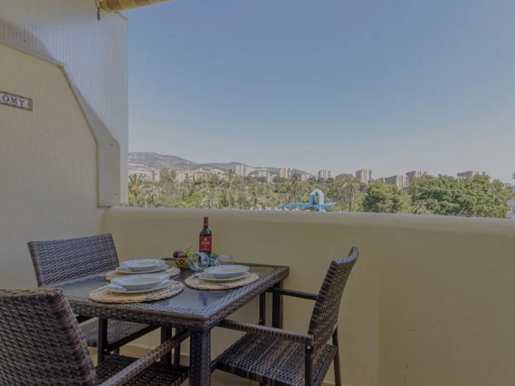 Apartamento T1 em Málaga com Vista e Acesso a Piscina - Image 10