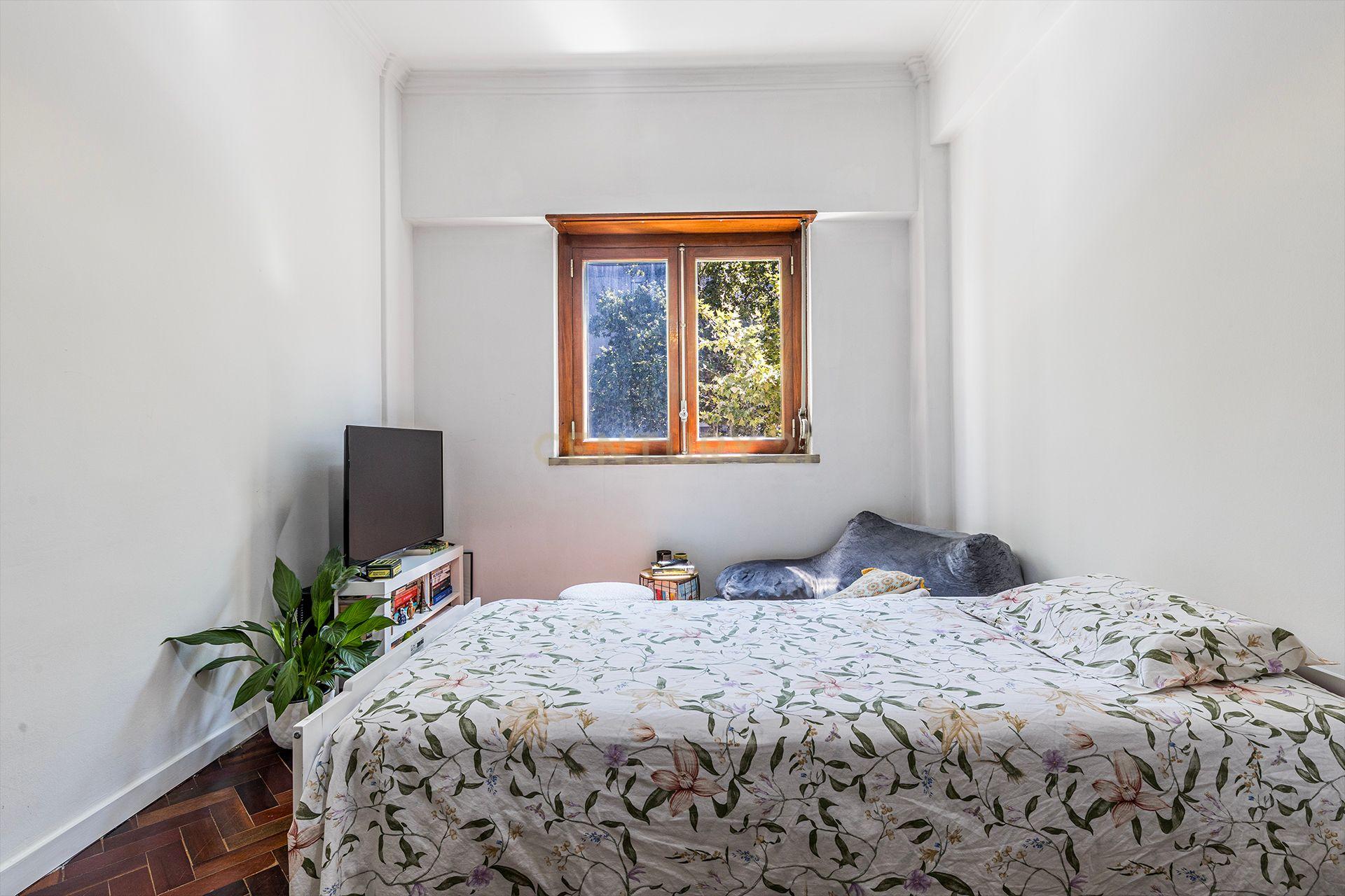 Fotografia 11 de APARTAMENTO T2|VARANDA|BENFICA|Rua José da Purificação Chaves