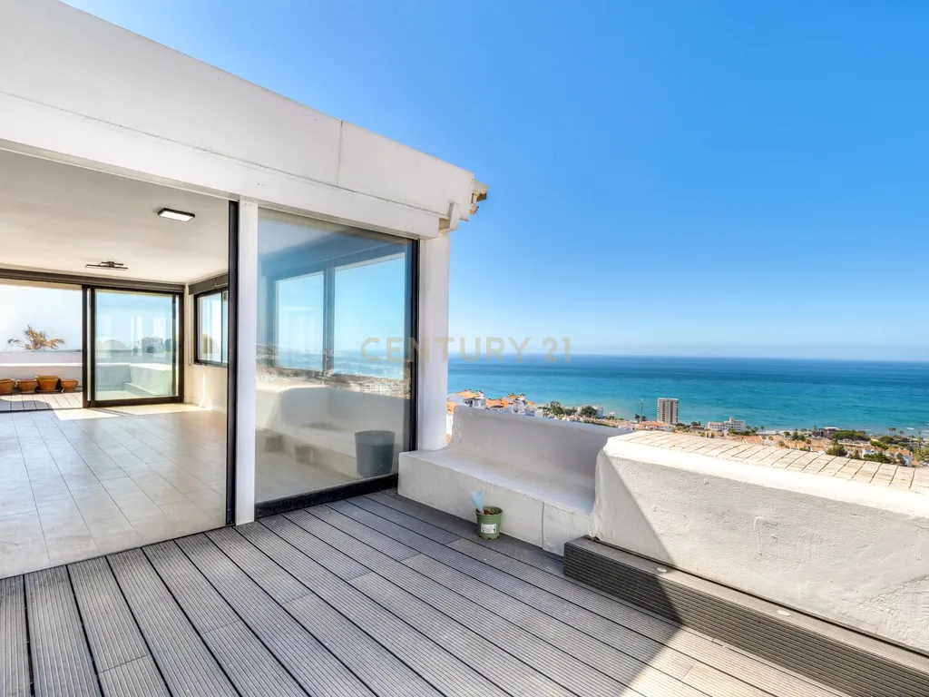 PENTHOUSE TOTALMENTE REMODELADA E PRONTA A ESTREAR COM VISTAS PANORÂMICAS PARA O MAR, DUAS VARANDAS E PISCINA EM MIJAS COSTA - Image 20