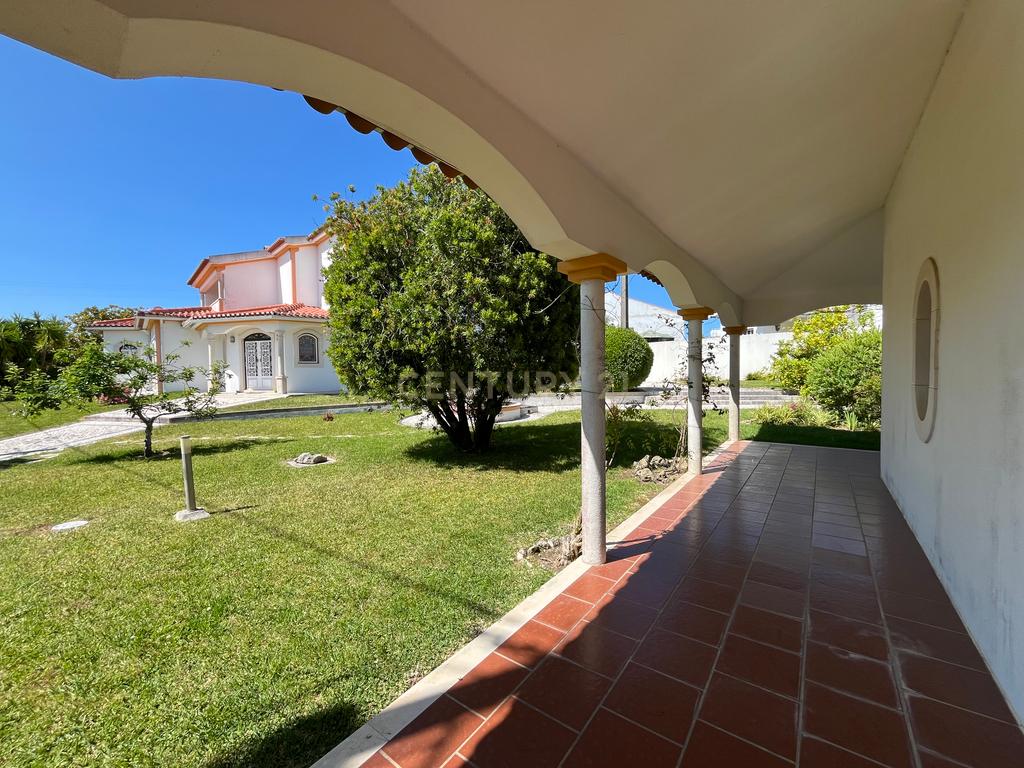 Moradia com 5 quartos em Vale Covo, Bombarral, com jardim, piscina, barbecue, adega e várias zonas de lazer - Image 15
