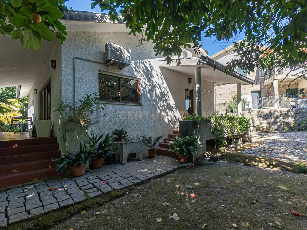 Moradia Térrea V3 na primeira linha dos Rios Douro e Tâmega com amplo jardim e garagem - Image 8