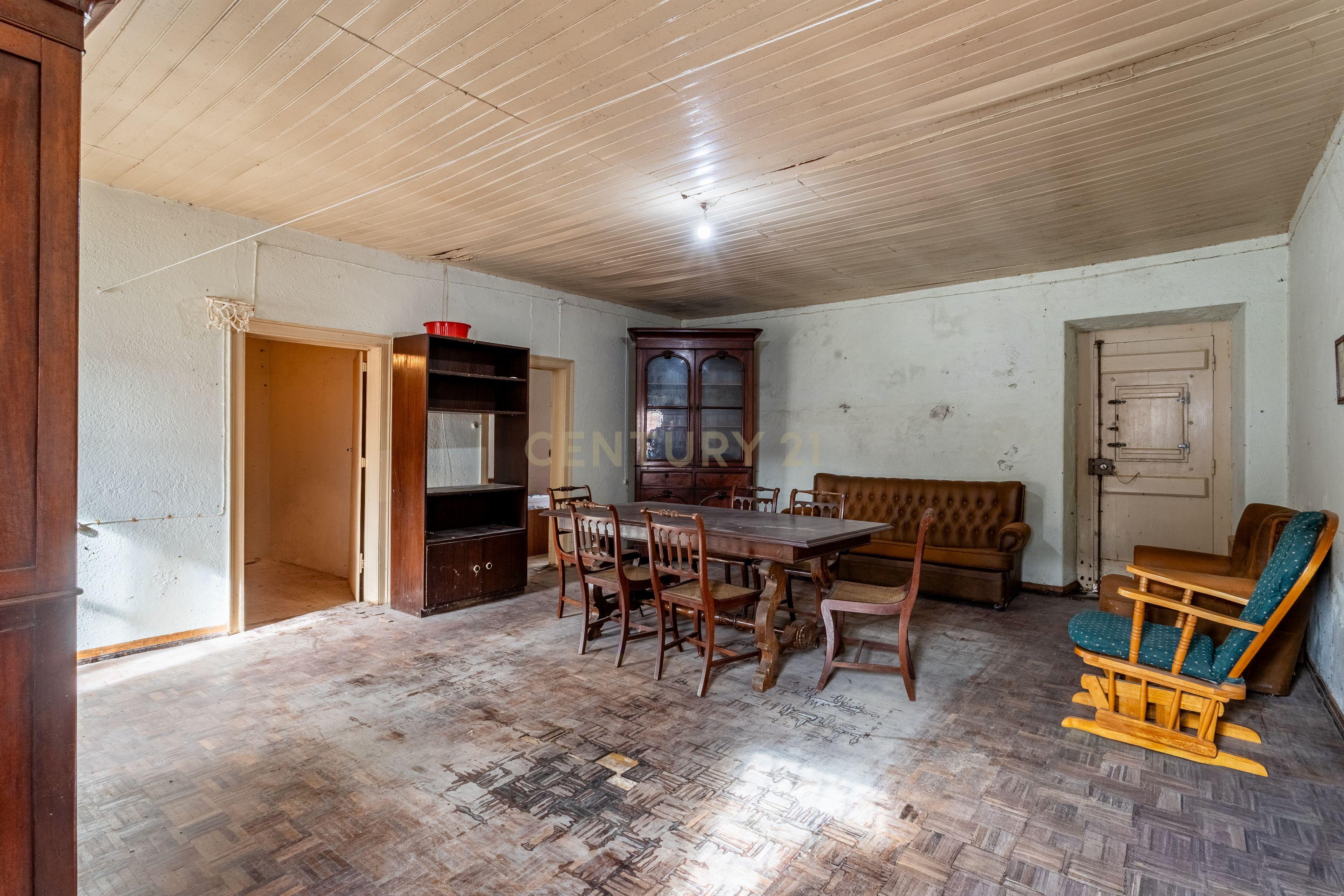 Fotografia 8 de Moradia T4 para Remodelação Total em Vialonga