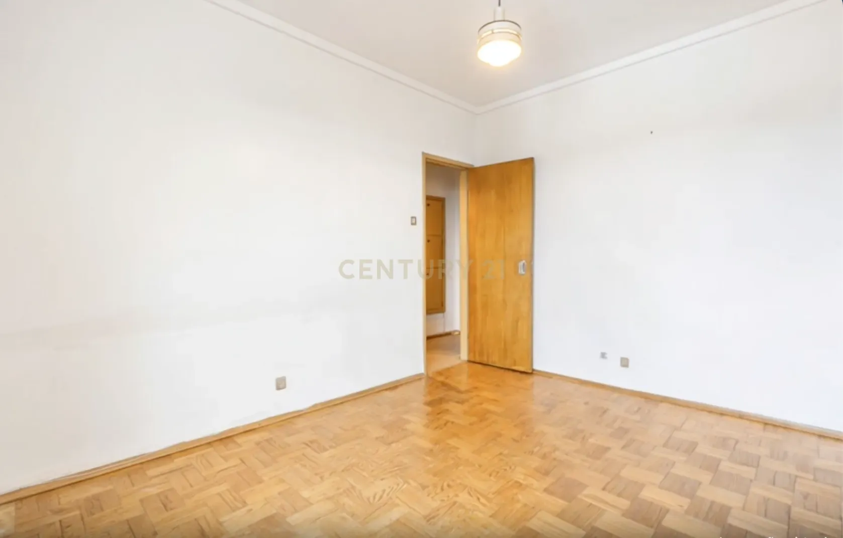 Fotografia 10 de APARTAMENTO T2 COM VISTA RIO PARA REMODELAÇÃO NA ESTRELA