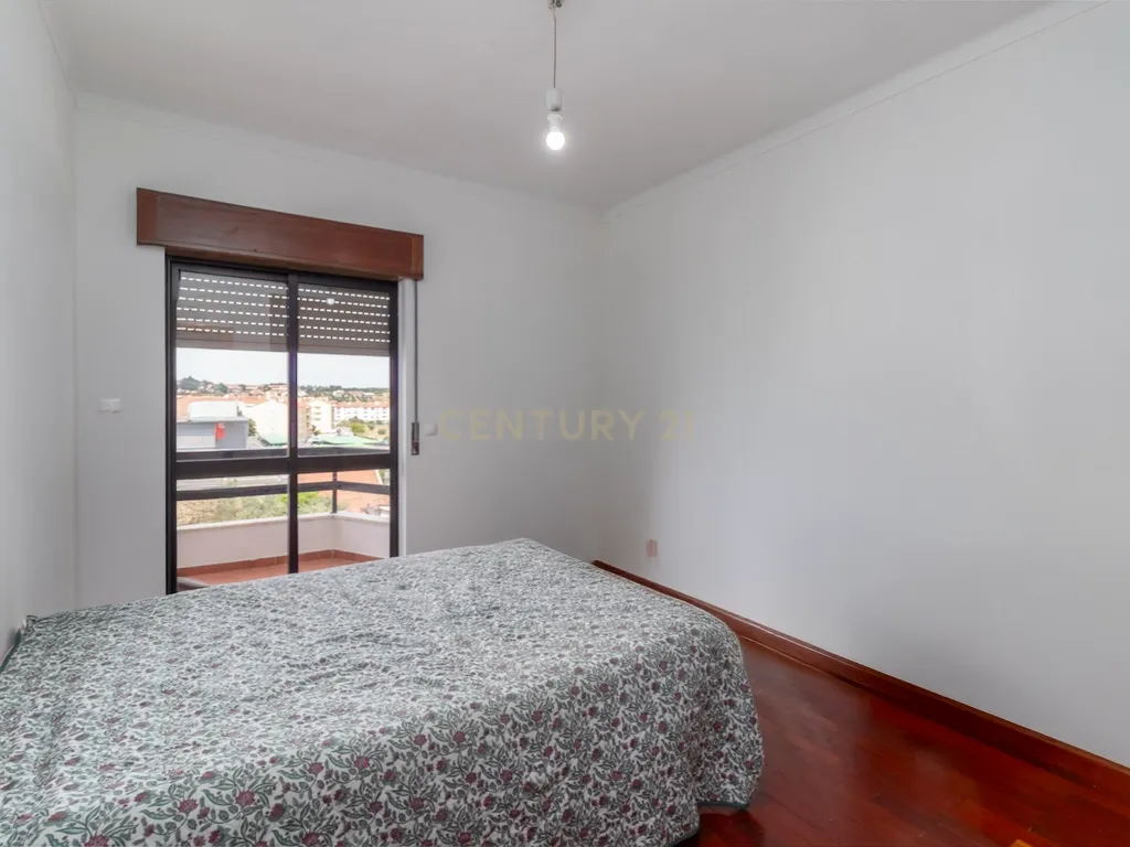 Apartamento T3 com garagem e arrecadação em Abrantes - Image 12
