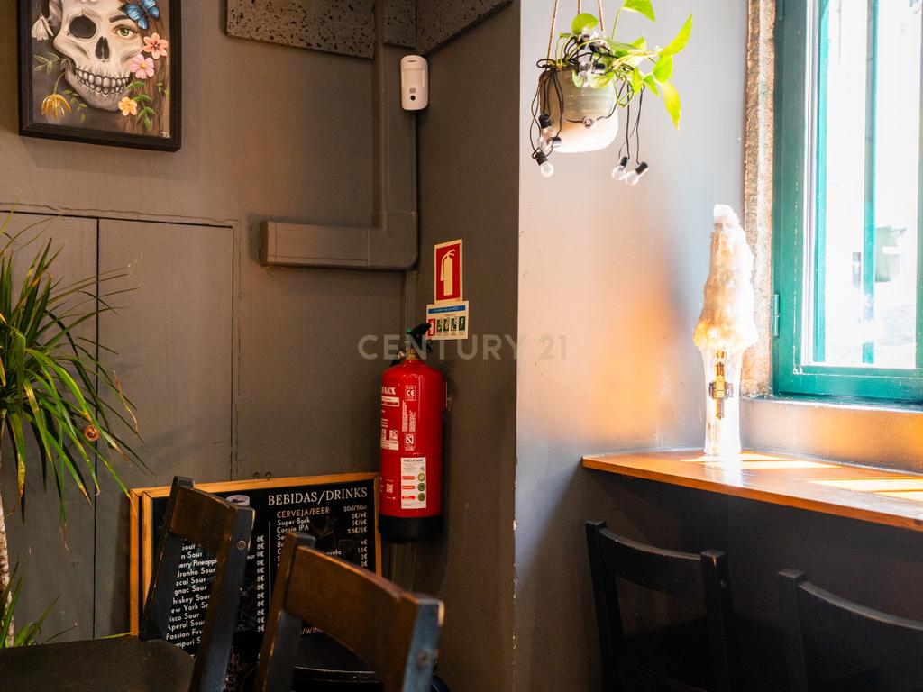 Restaurante Pronto a Funcionar na Emblemática Rua da Bica – Uma Oportunidade Única no Coração de Lisboa - Image 11
