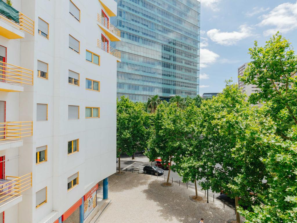 T3 com varanda e 2 lugares de estacionamento para Arrendamento | Parque das Nações | - Image 19