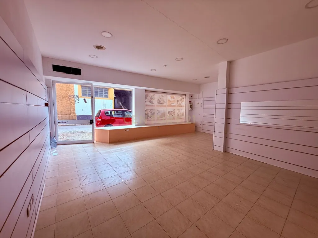 Loja com 77 m² para arrendamento na Rua da Olivença – Centro de Portimão - Image 9