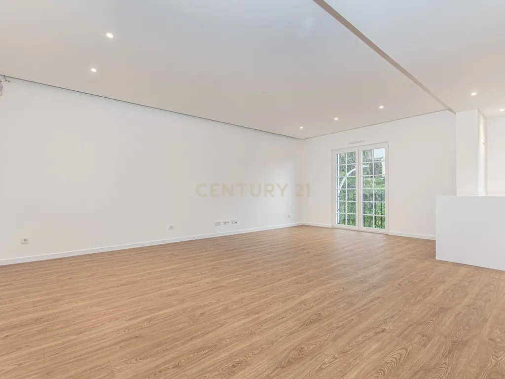 Apartamento T2 Urbanização Neudel na Amadora, a estrear - Image 4