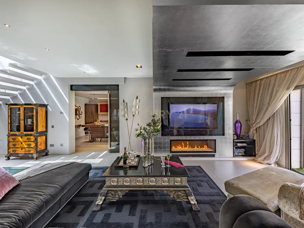Villa de Design em Segunda Linha de Mar em Sitges com Mobiliário de Marcas de Luxo - Image 28