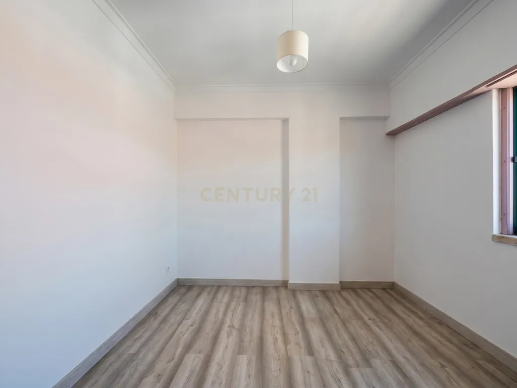 Apartamento T3 com 120m² | Sala com Lareira | Excelentes Áreas e Luz Natural em Algueirão - Image 20