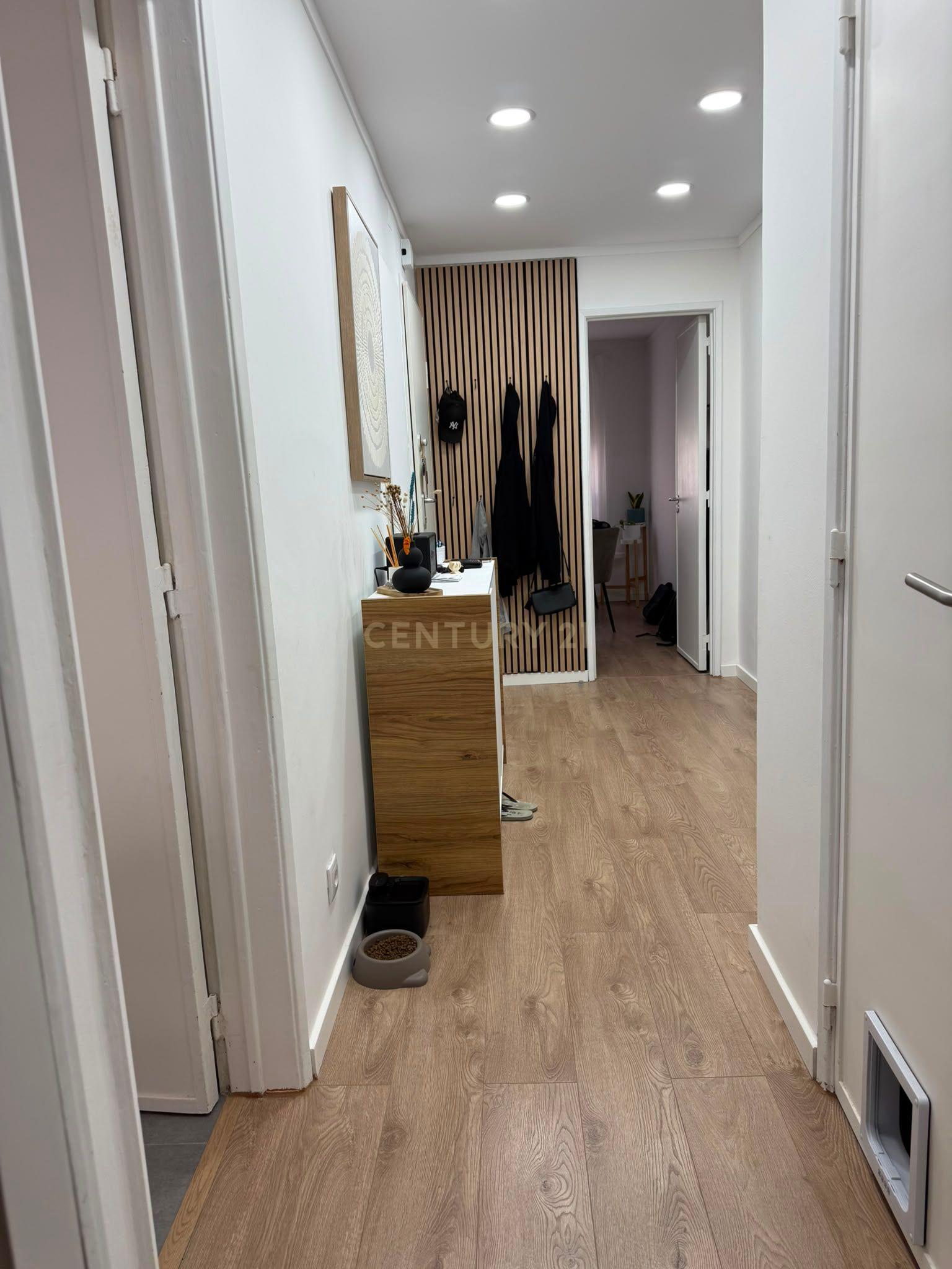 Fotografia 4 de Apartamento T2 Remodelado – Massamá | Chafariz