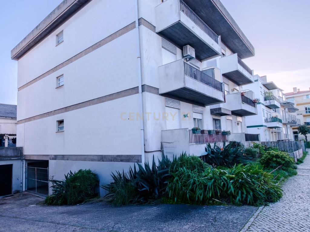Excelente Apartamento T3 + 1 em remodelação - Image 28