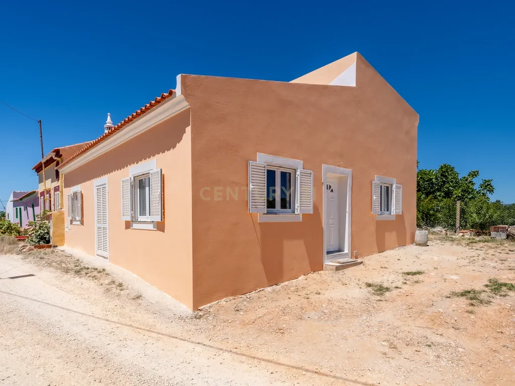 Personalize a Sua Casa – Moradia Terrea T2+2 em Fase de Acabamentos com 500m² de Terreno - Image 1