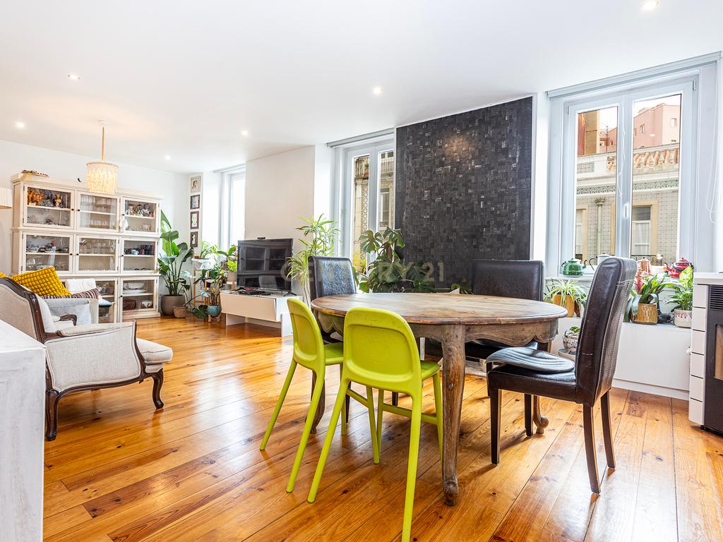 Apartamento T4 Duplex Renovado em Arroios, Lisboa - Image 6