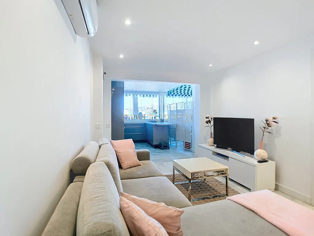 Luxuosa Moradia em Málaga com Terraço e Acessibilidade - Image 3