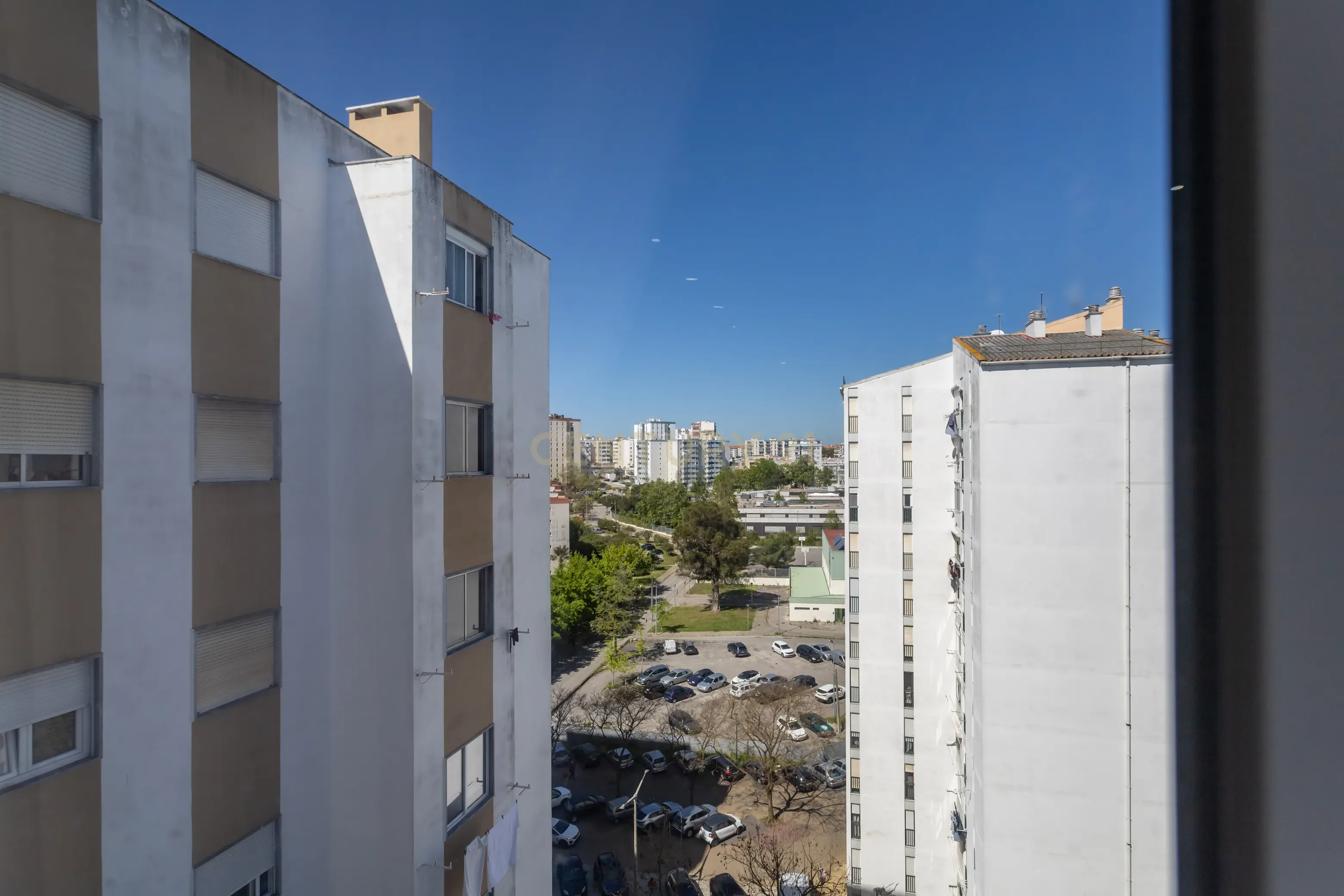 Fantástico T3 totalmente remodelado à venda em Corroios - Miratejo - Image 16