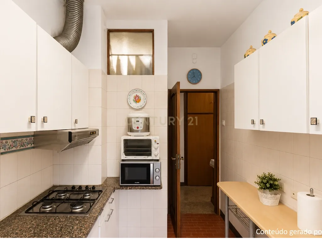 T2+1 com varanda e excelente localização junto à Quinta do Covelo | Paranhos - Image 6