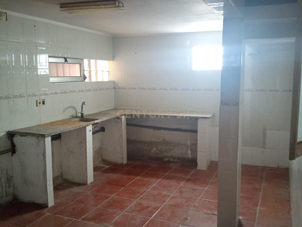 Moradia T3 para recuperação em Moita ,Marinha Grande - Image 3