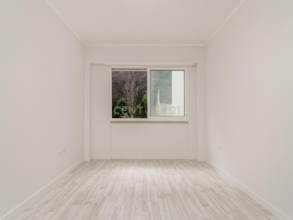 Apartamento Renovado T2 em São Vicente, Lisboa - Image 6