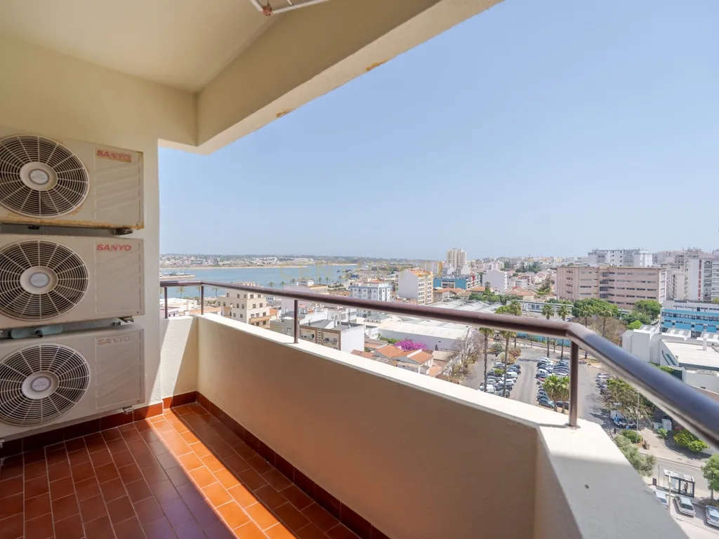 Apartamento T2 com vista rio, a 2 minutos da zona ribeirinha, em Portimão - Image 24