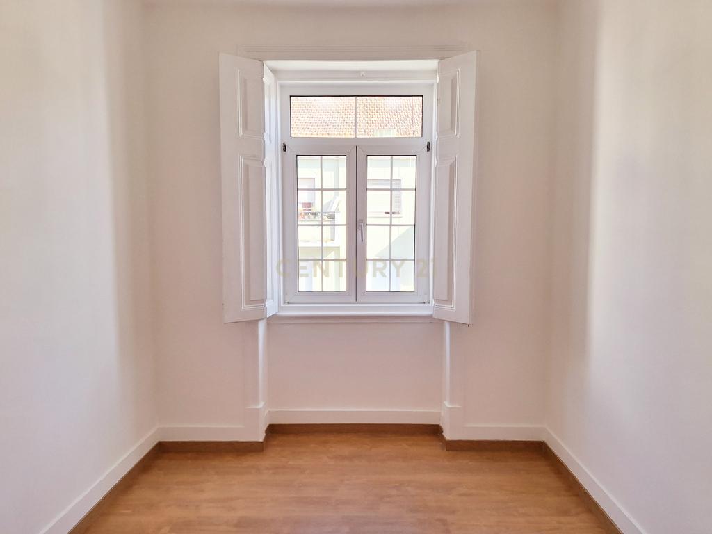 Apartamento T3+2 para Arrendamento em Campolide - Image 5