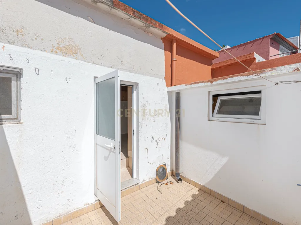 Moradia com 136 m2 de área útil localizada na Rua da Capela, Idanha Belas - Image 30