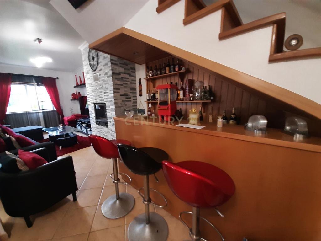 Moradia  T3 na  Lourinhã com Piscina  Garagem e Churrasqueira - Image 6