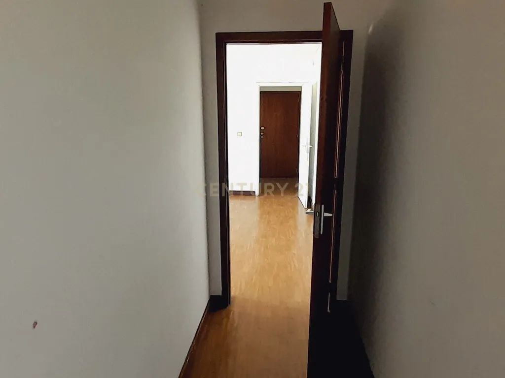 Apartamento T2 com Vista Panorâmica em Faro, Portimão - Image 17
