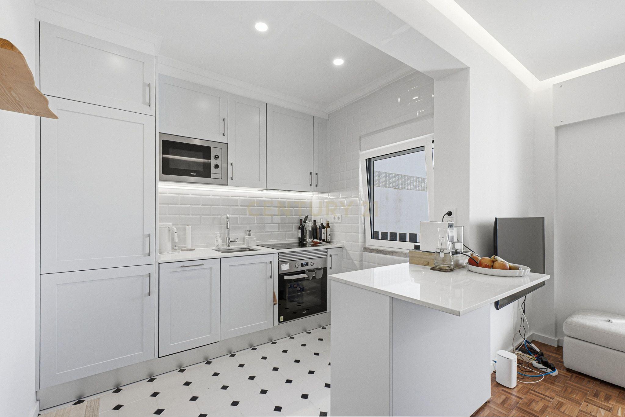 Fotografia 5 de Apartamento Remodelado T2, Linda-a-Velha, Oeiras